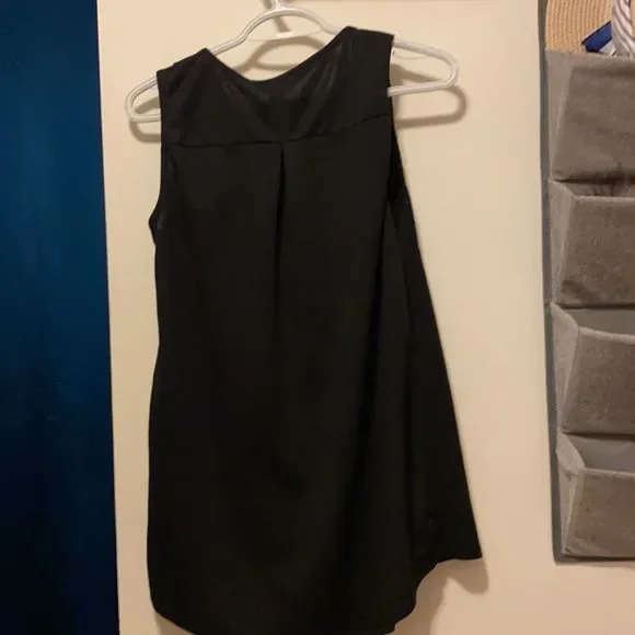 3/$30⭐️Magazine Top - Picture 2 of 3